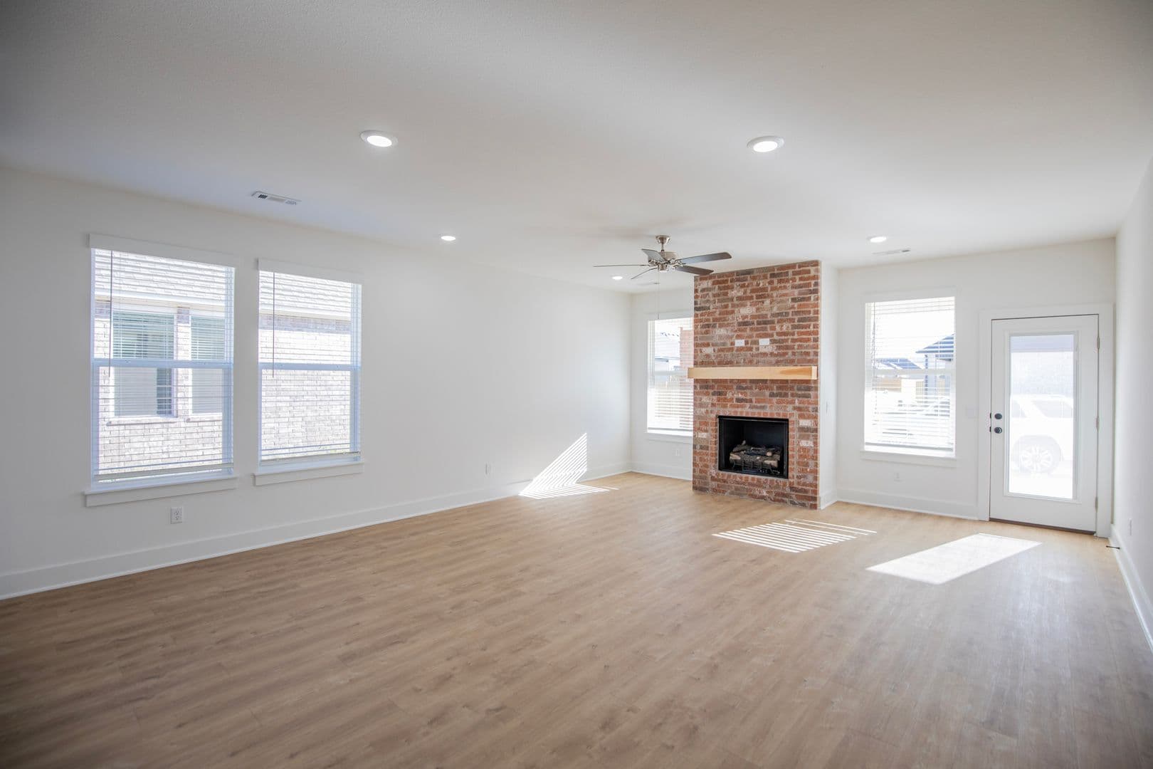 Fayetteville House: 136 S. Broyles Avenue