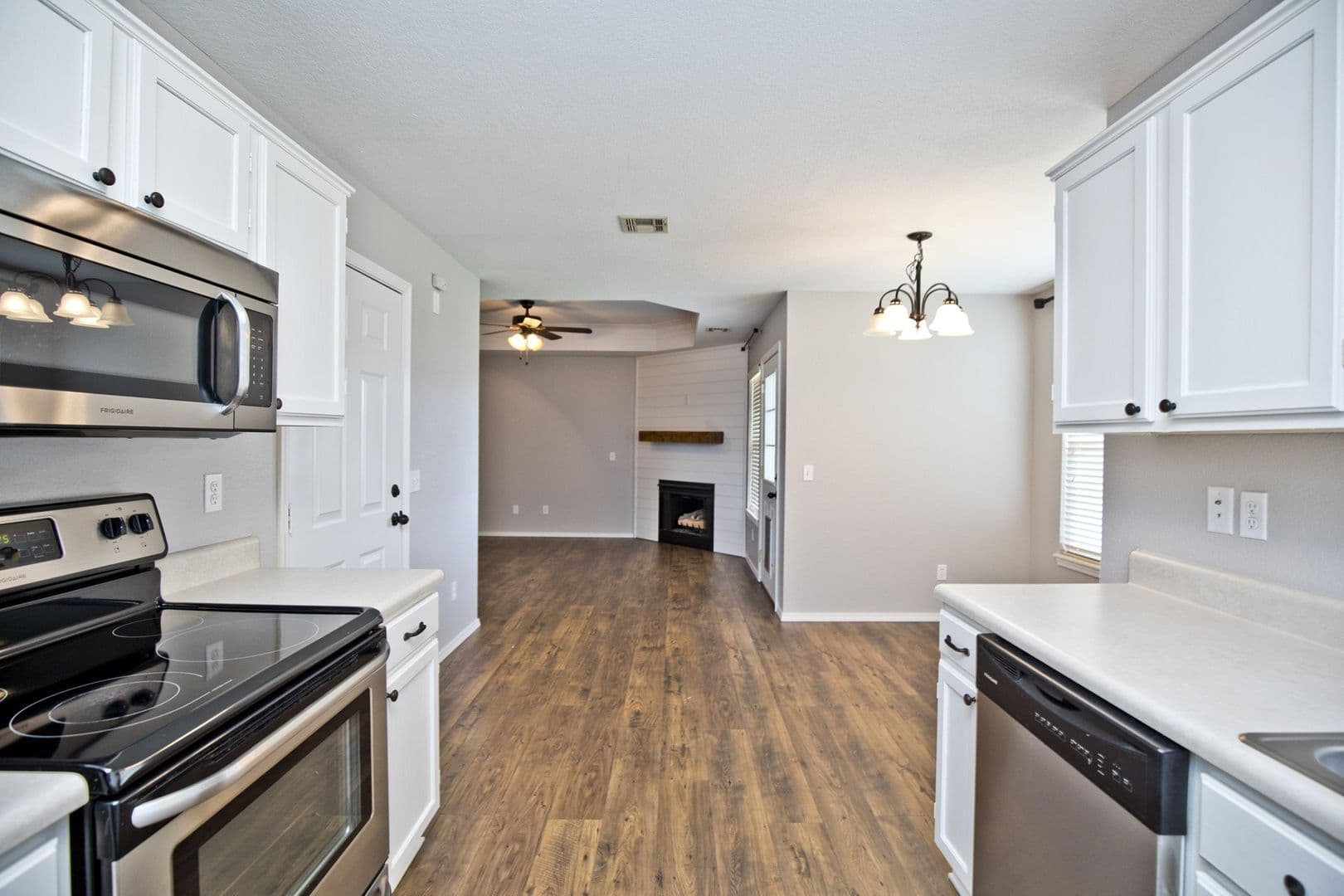 Bentonville House: 908 SW Terry Lane