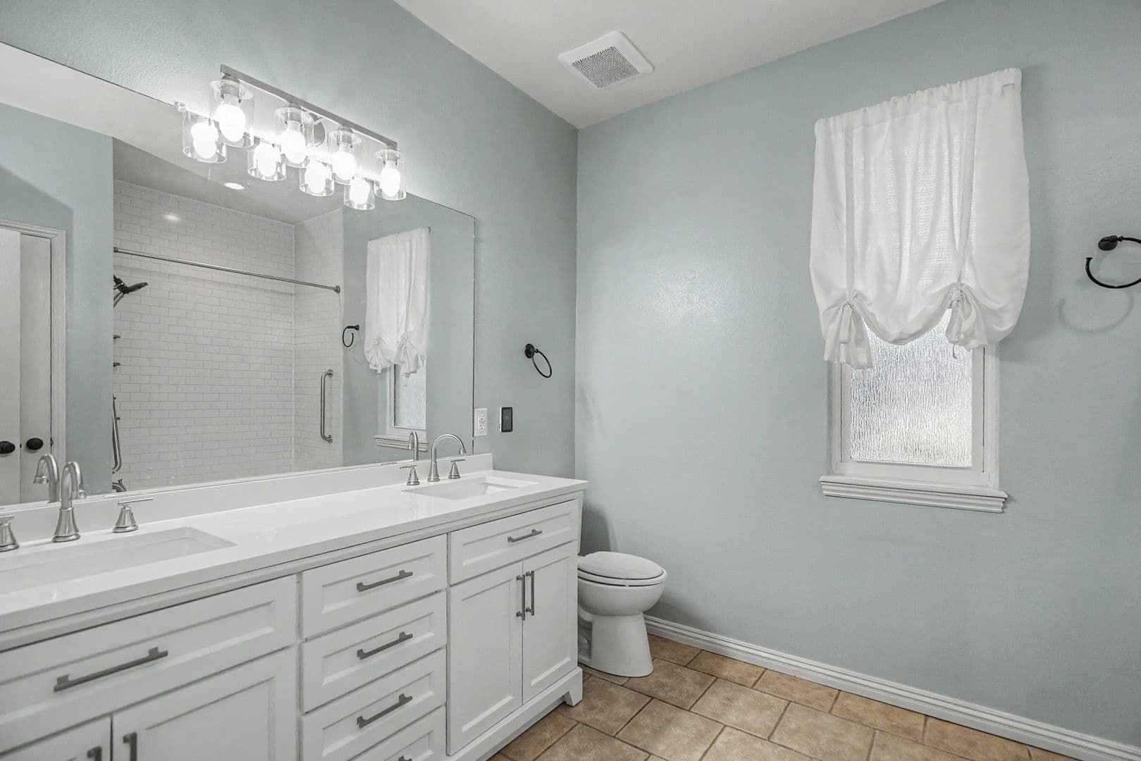 Bentonville House: 29 Ivy Circle