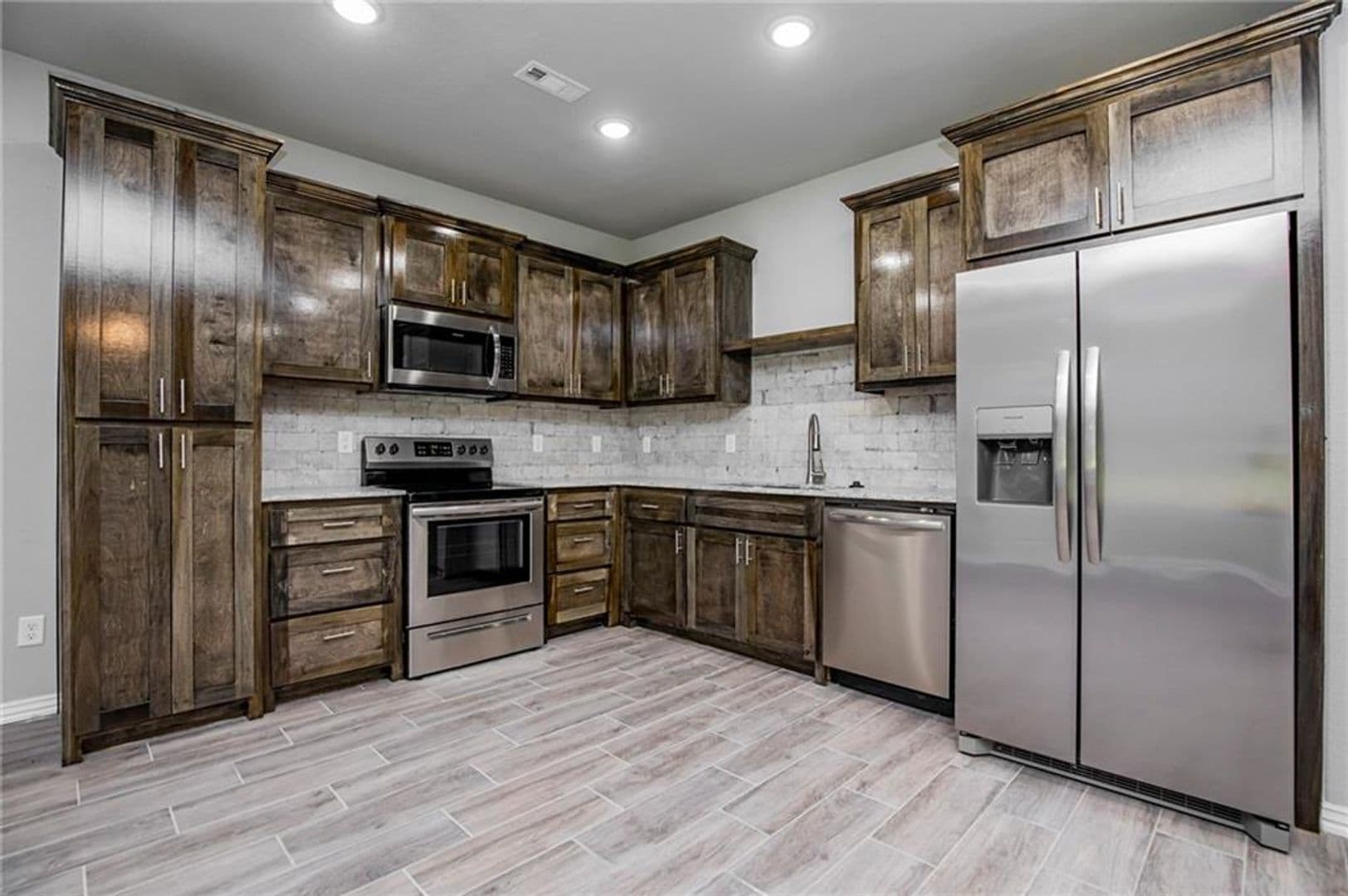 Siloam Springs House: 1903-B Azlin Place