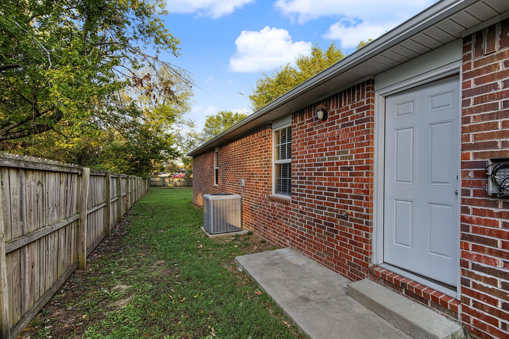 Springdale House: 910-B N Crutcher