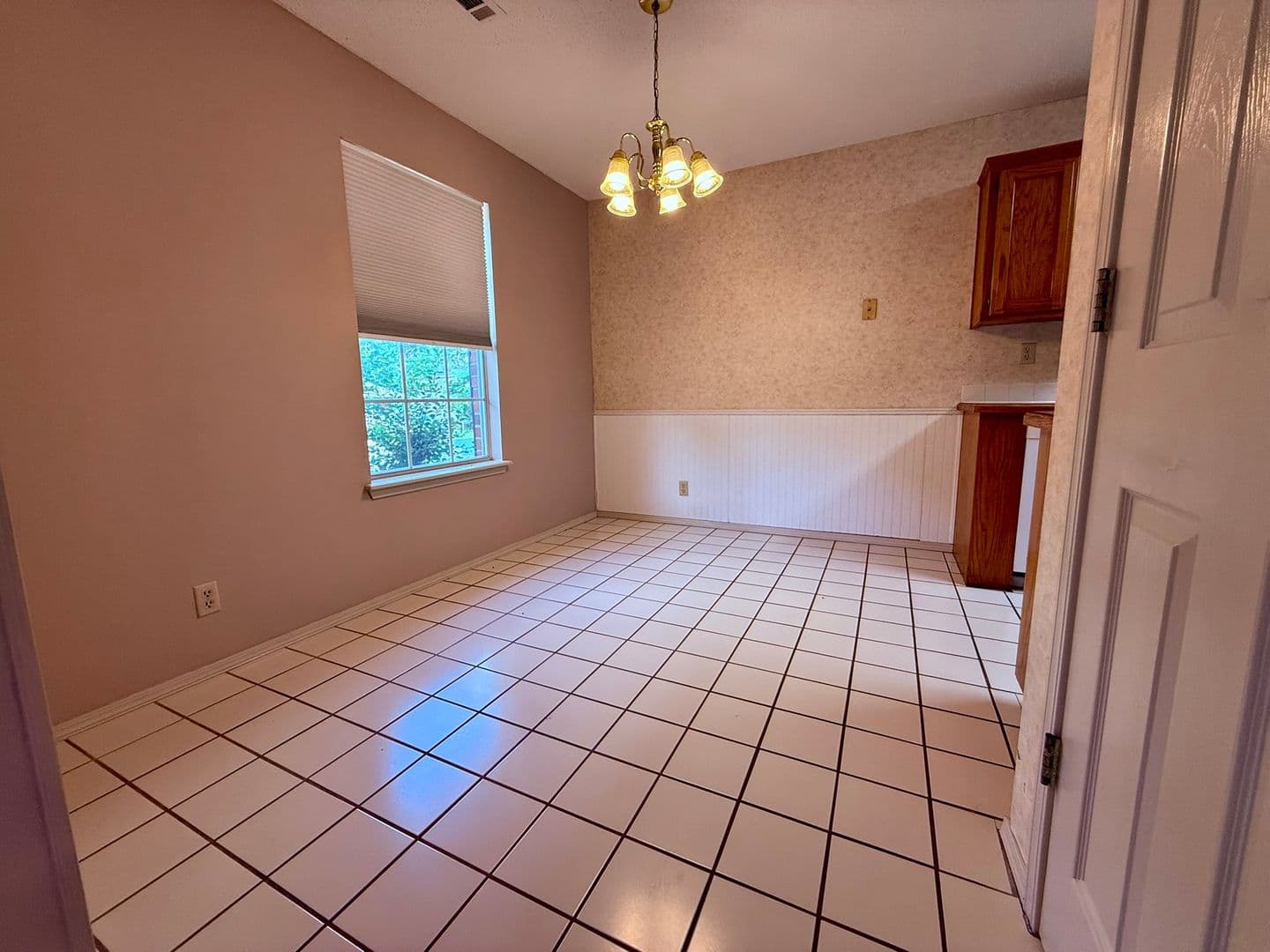 Bentonville House: 1404 A Camellia Drive