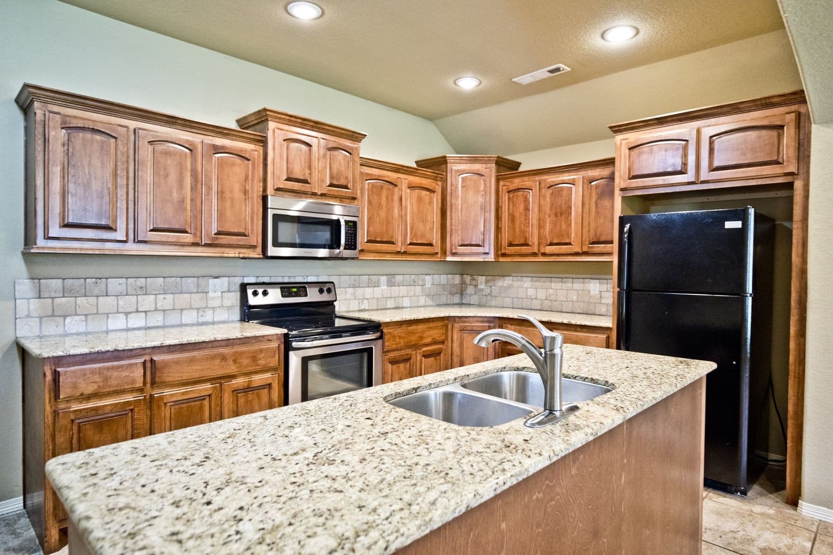 Bentonville House: 910 SW Crownview Street