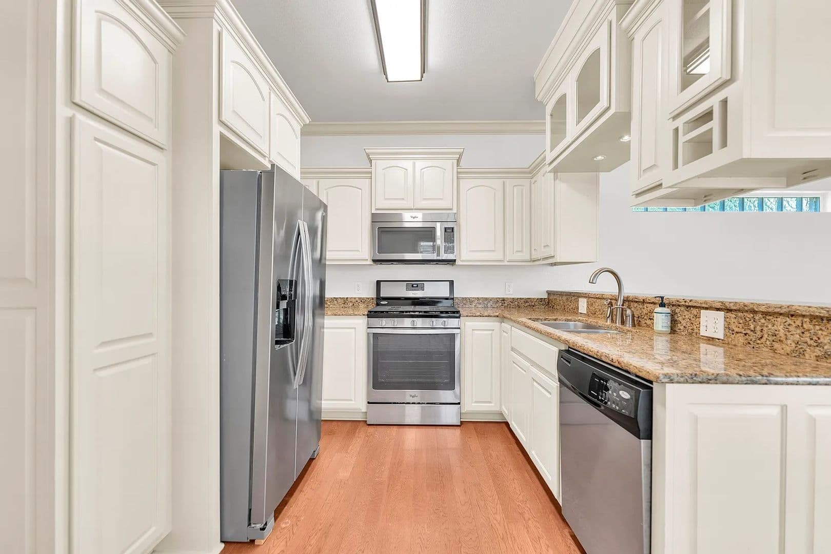 Fayetteville House: 536 Tennyson Lane