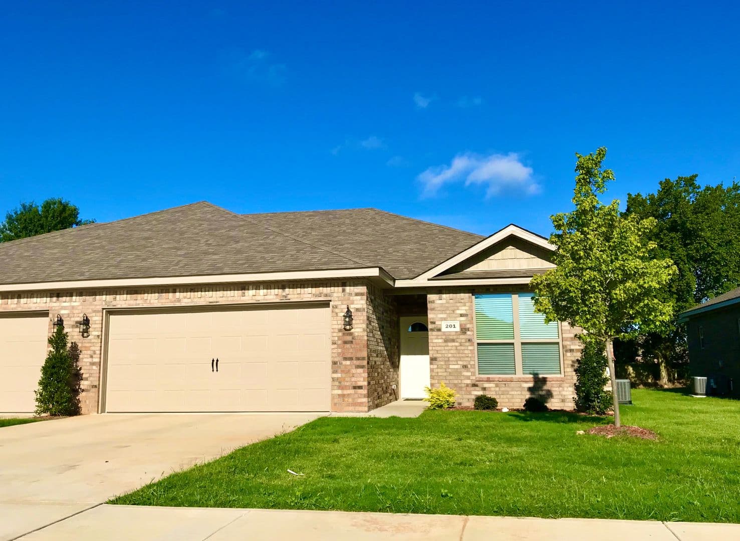 pea Ridge House: 201 Alder Street