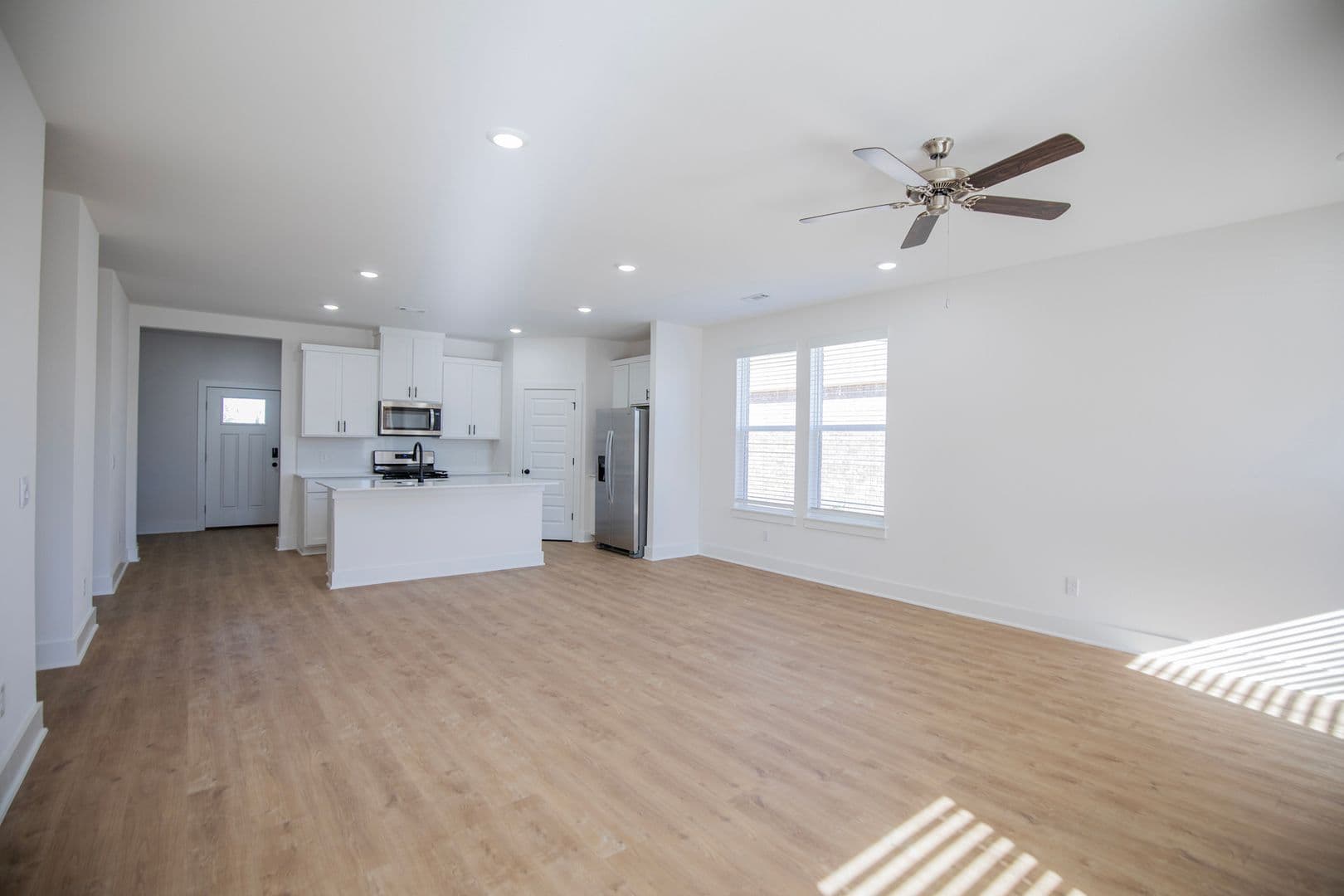 Fayetteville House: 136 S. Broyles Avenue