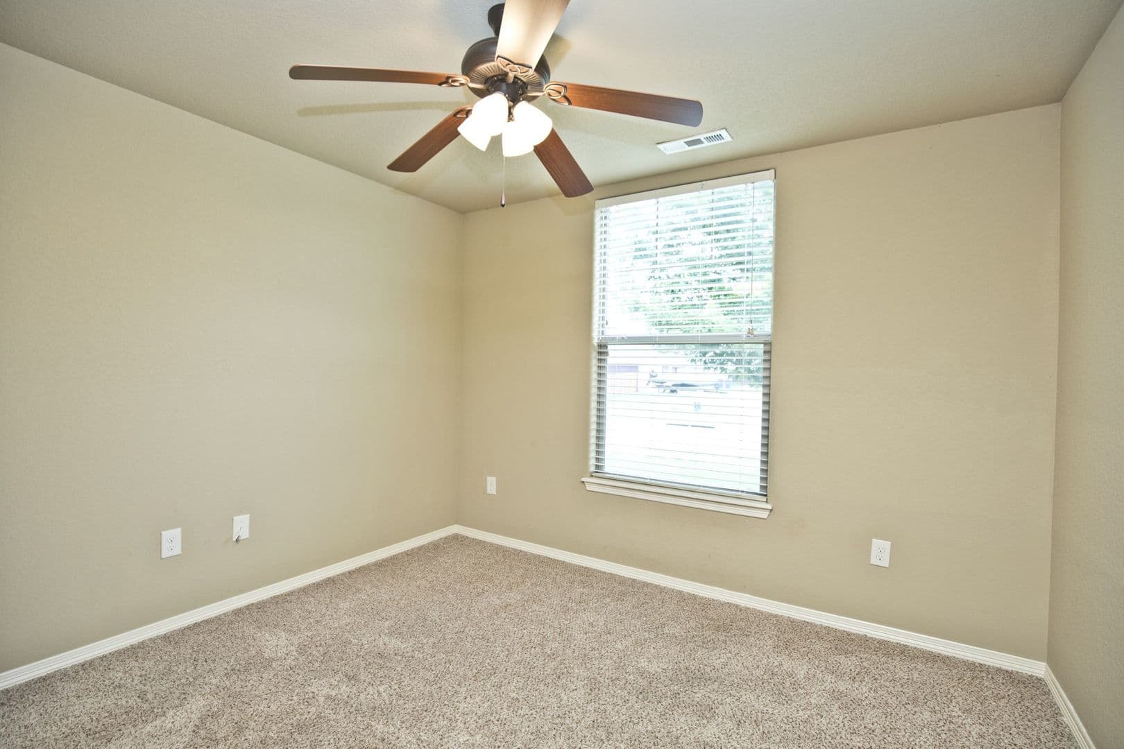 Bentonville House: 910 SW Crownview Street