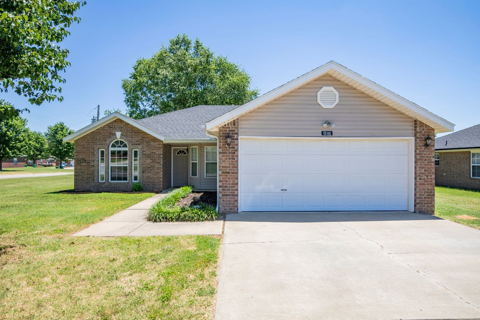 Centerton House: 610 Maplewood Drive