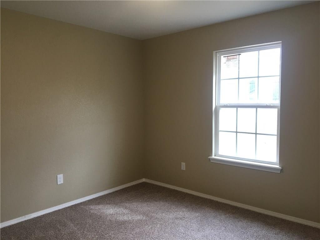 Springdale House: 910-B N Crutcher