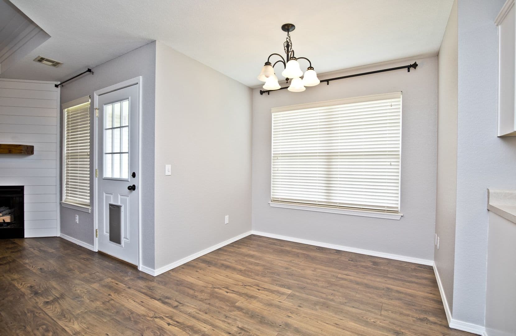 Bentonville House: 908 SW Terry Lane