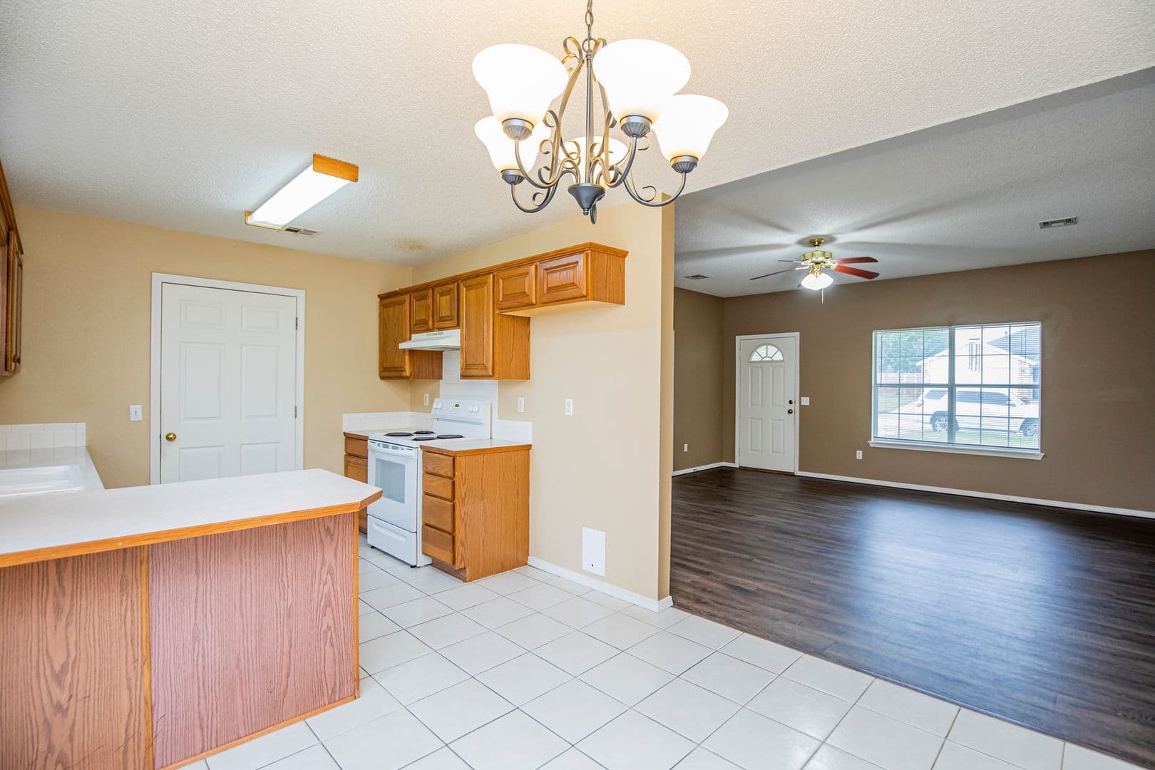 Bentonville House: 809 Jon Drive
