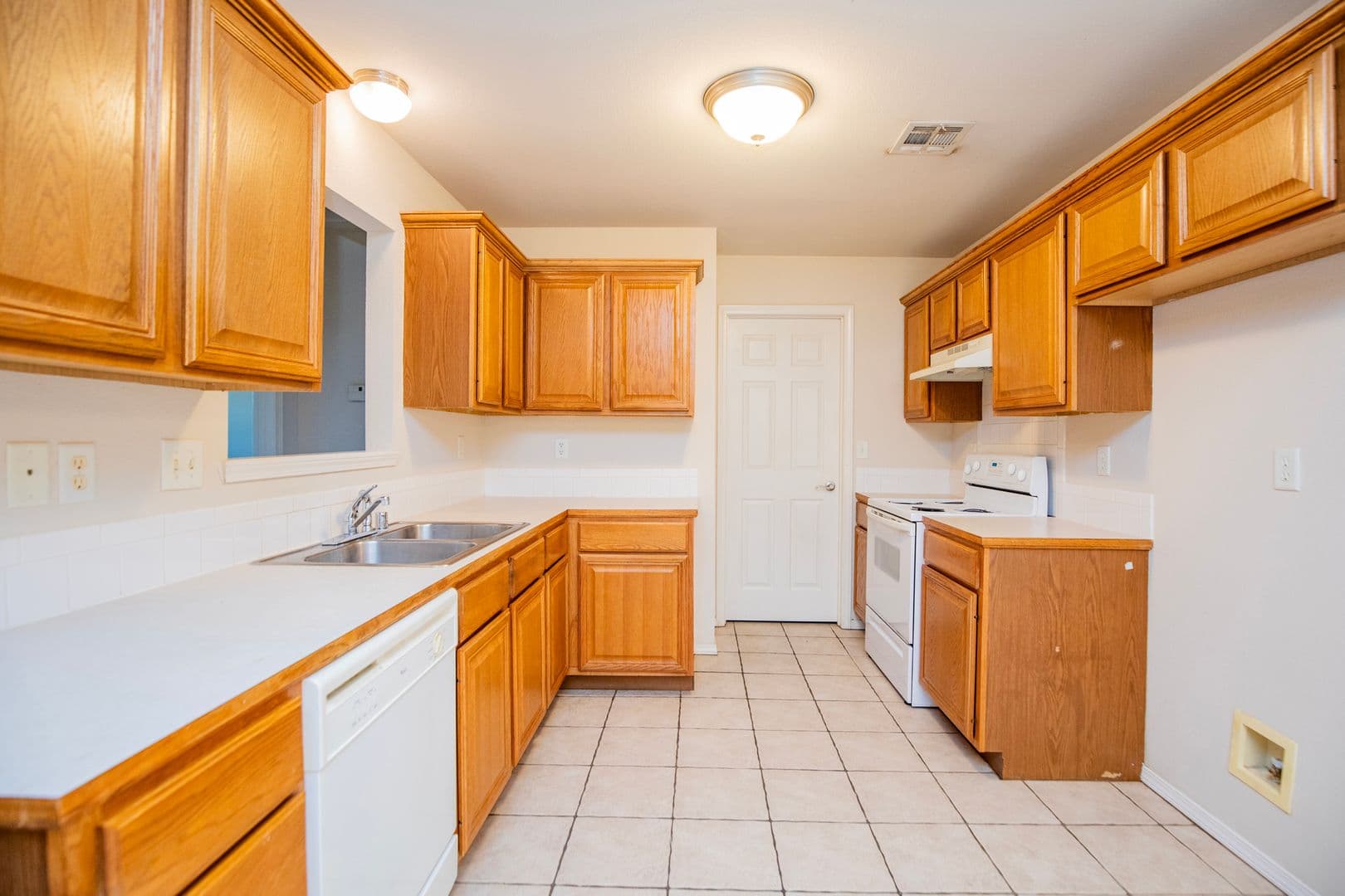 Centerton House: 610 Maplewood Drive