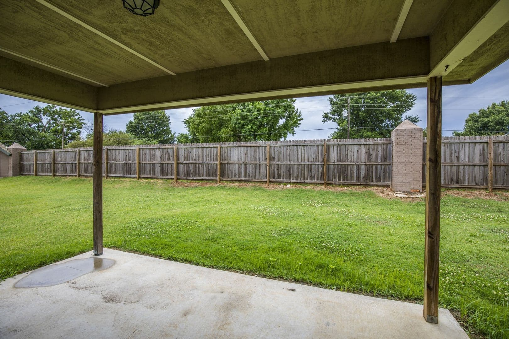 Bentonville House: 910 SW Crownview Street