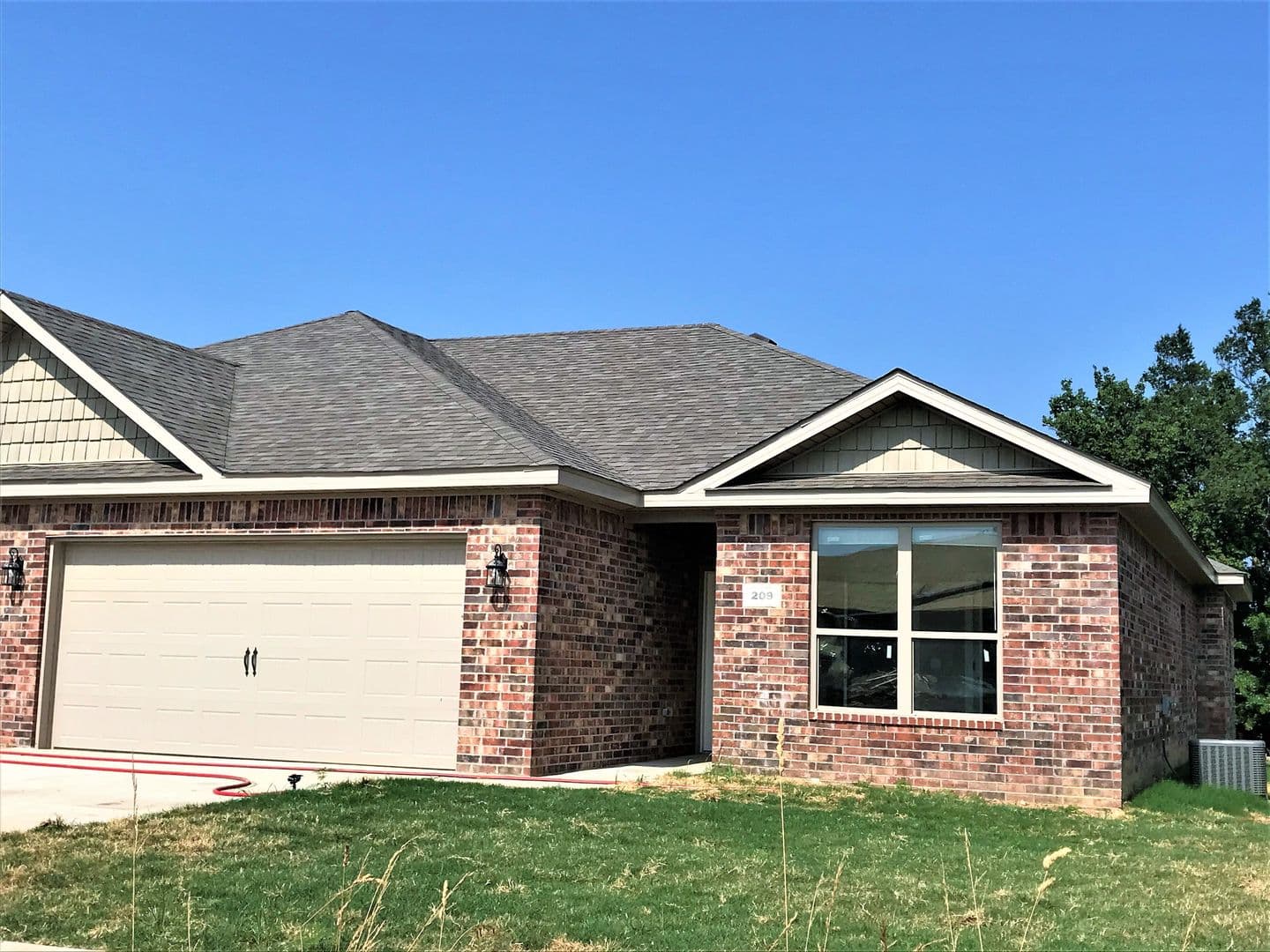 Pea Ridge House: 209 Alder Street
