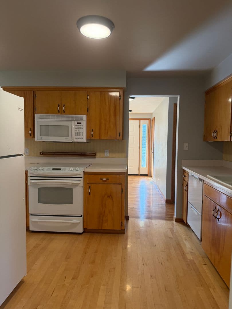 Colbert Apartment: 17704 N Hilltop Rd