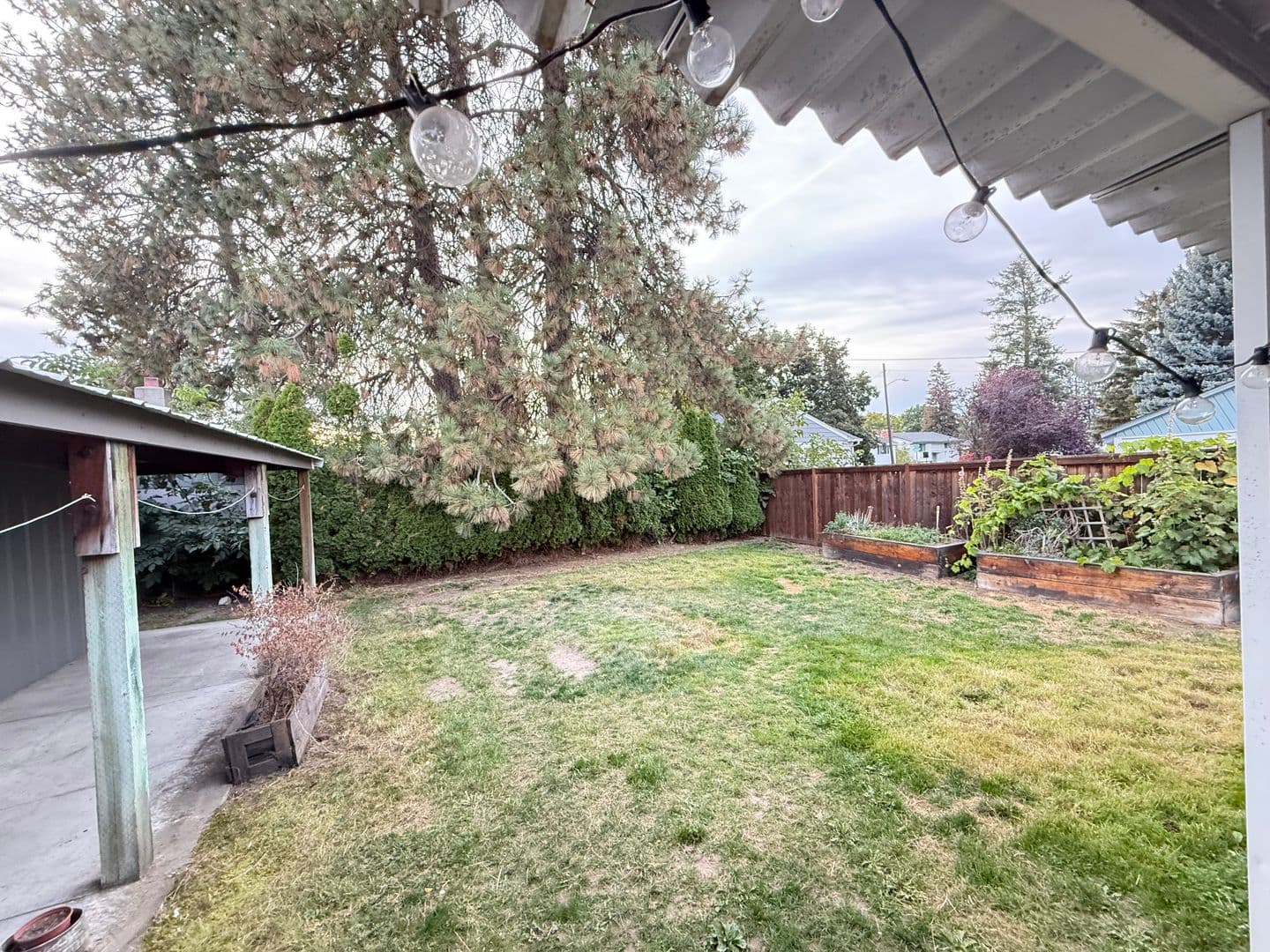 Spokane House: 5817 N Washington St