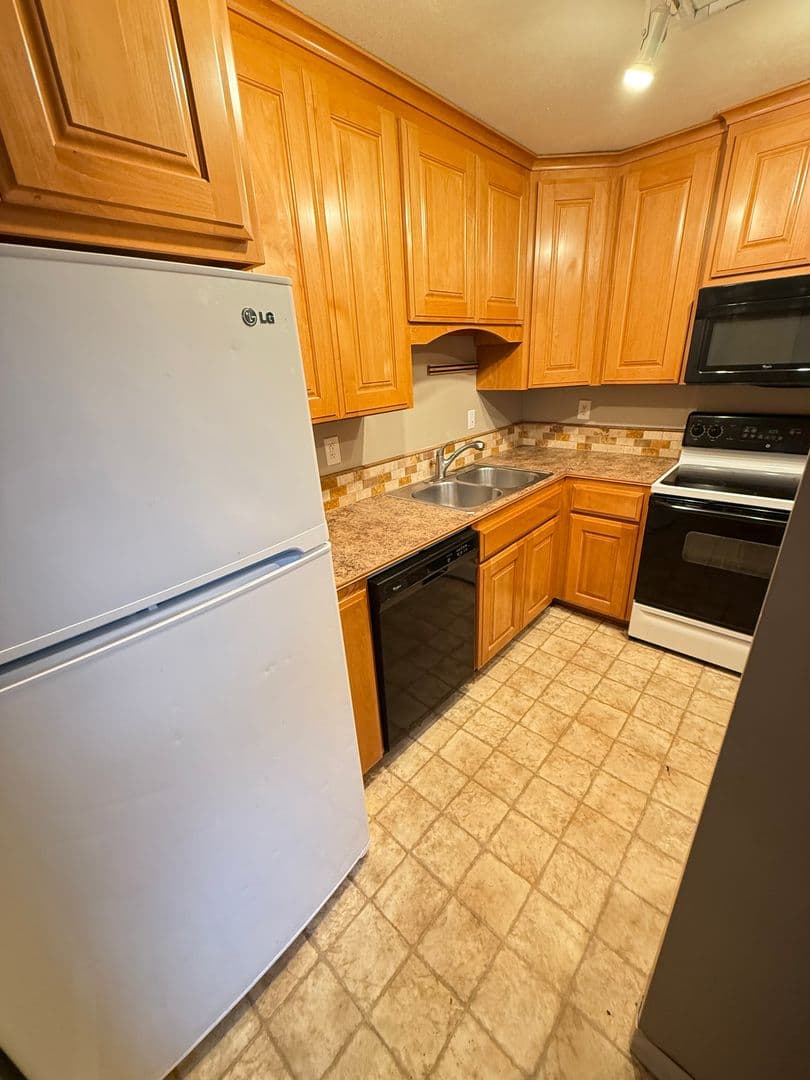 Spokane House: 5817 N Washington St