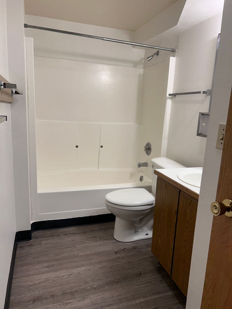 Cheney Condo: 220 W 2nd Street