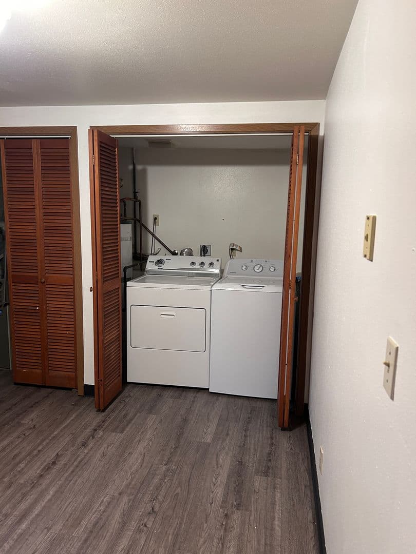 Cheney Condo: 220 W 2nd Street