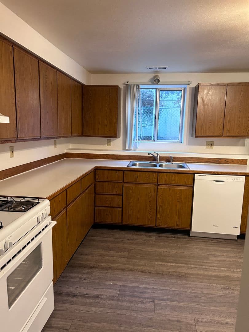 Cheney Condo: 220 W 2nd Street