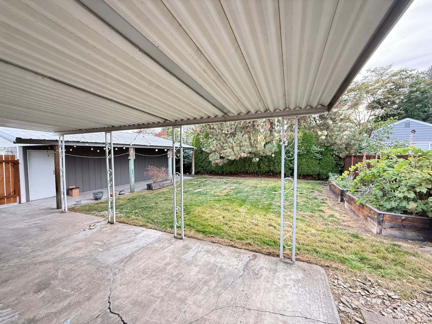 Spokane House: 5817 N Washington St