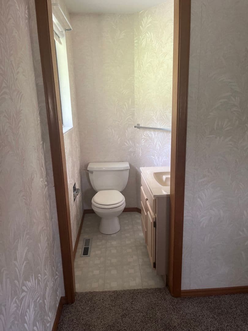 Colbert Apartment: 17704 N Hilltop Rd