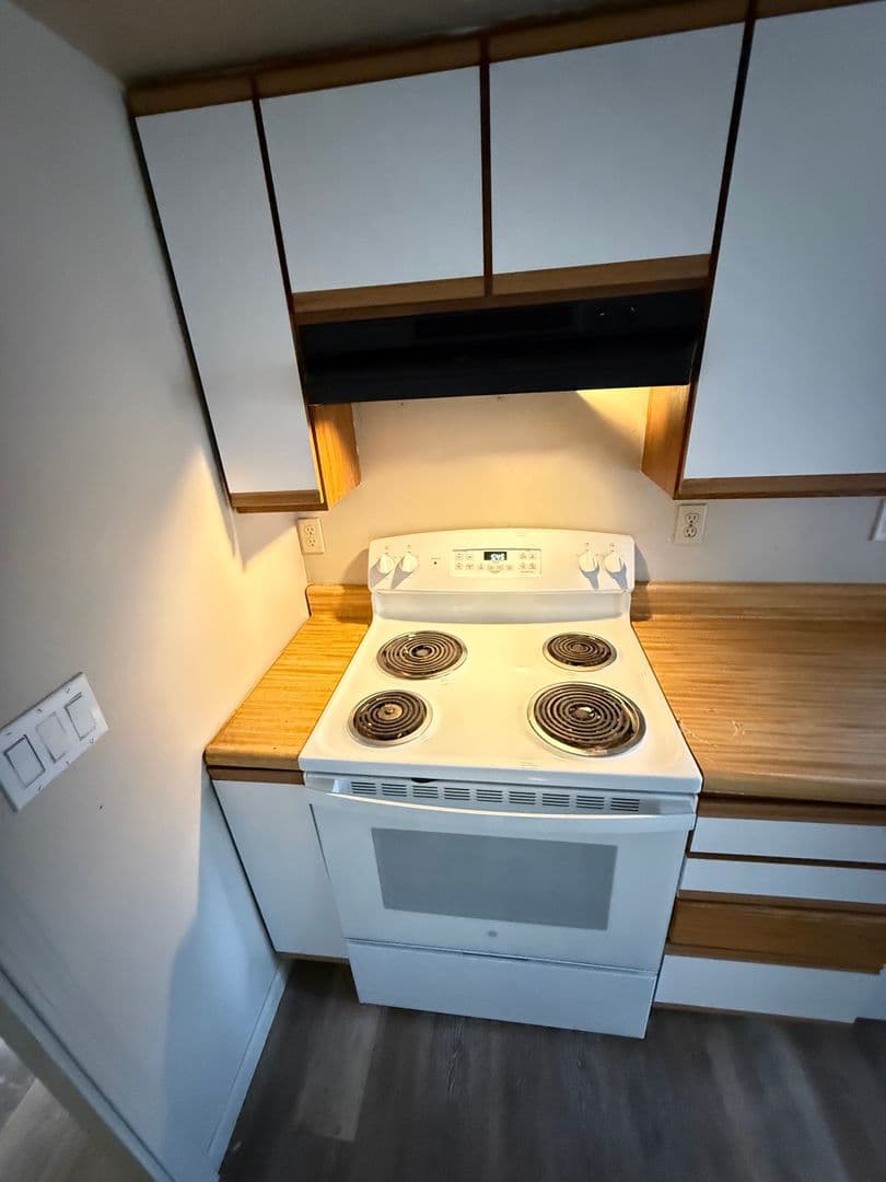 Spokane Valley Apartment: 4415 N Adams Rd