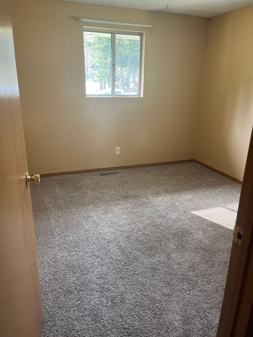 Colbert Apartment: 17704 N Hilltop Rd