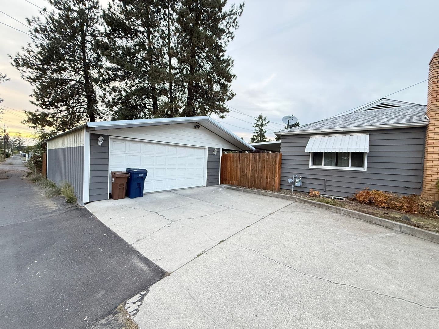 Spokane House: 5817 N Washington St