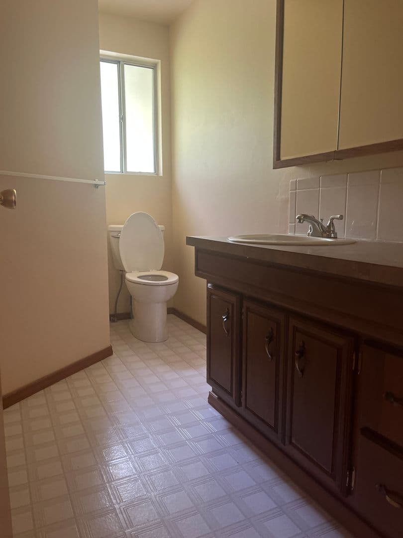 Colbert Apartment: 17704 N Hilltop Rd