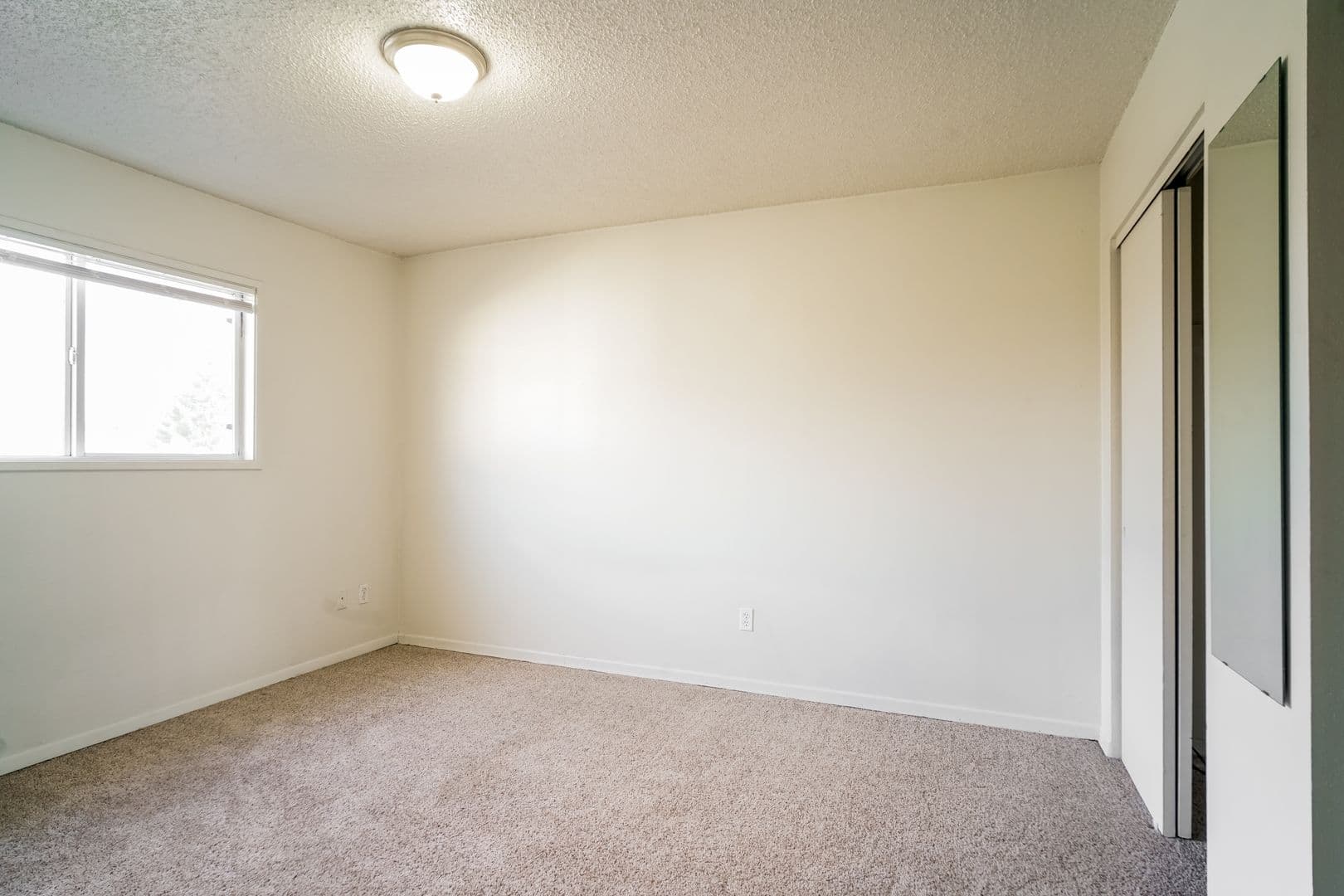 Portland Apartment: 1009 NE 47th Avenue
