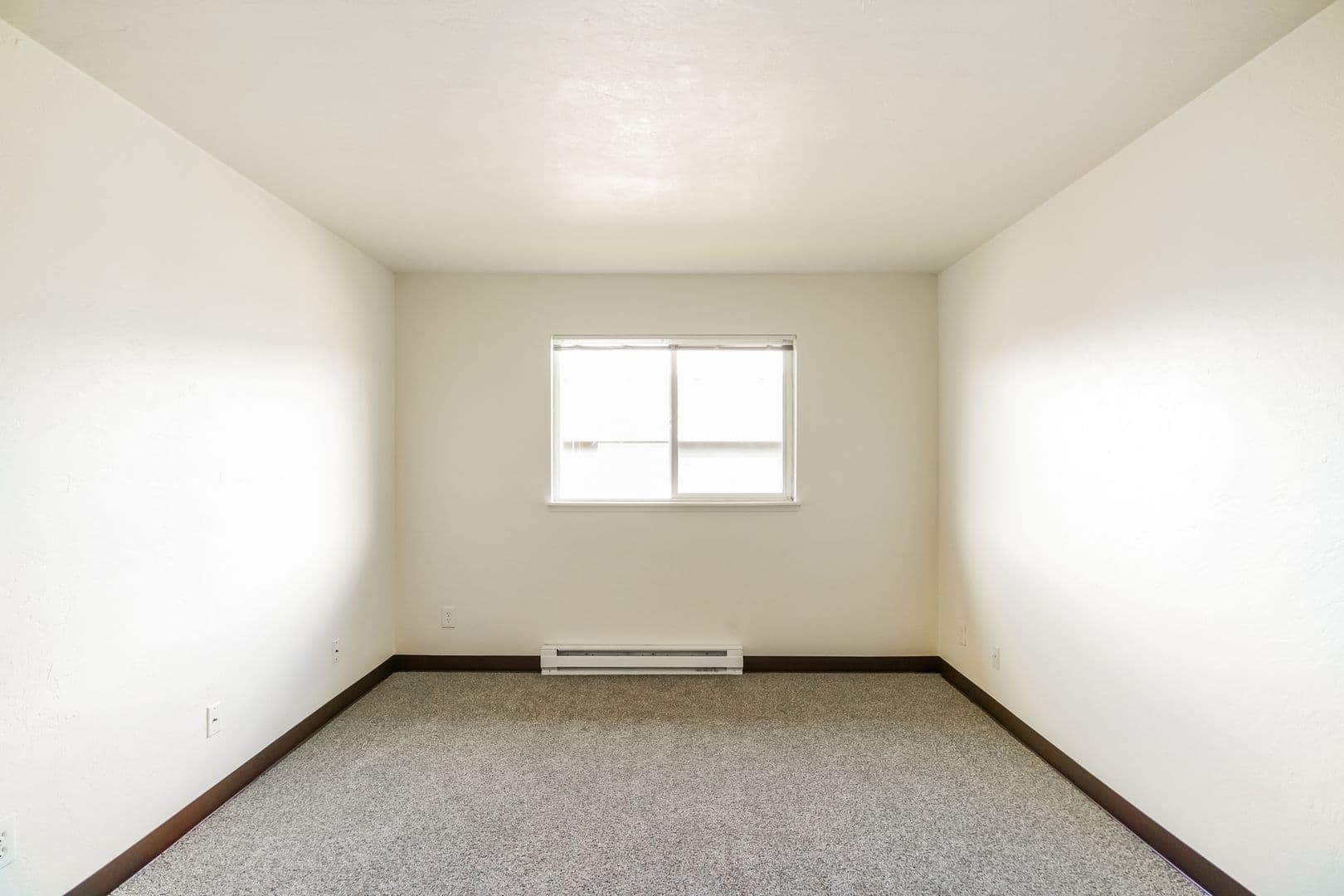 Salem Apartment: 3864 Sunnyview Road NE