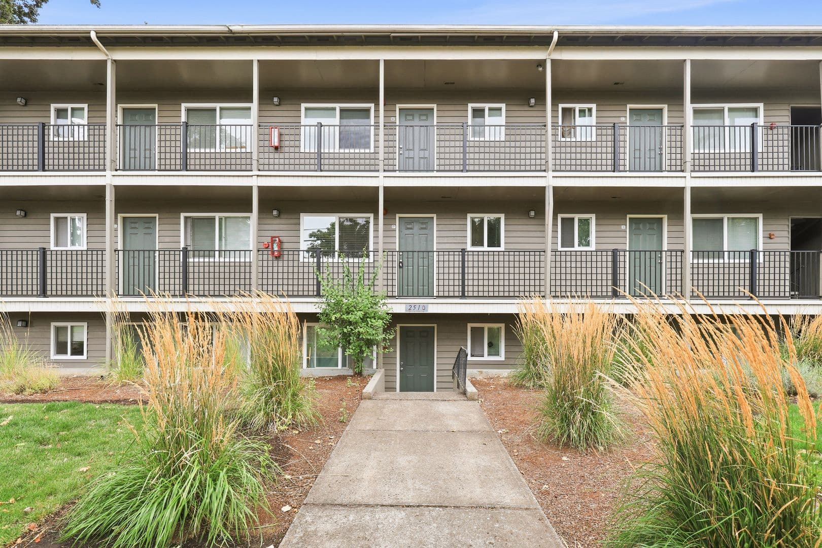 Salem Apartment: 2540 Broadway St NE