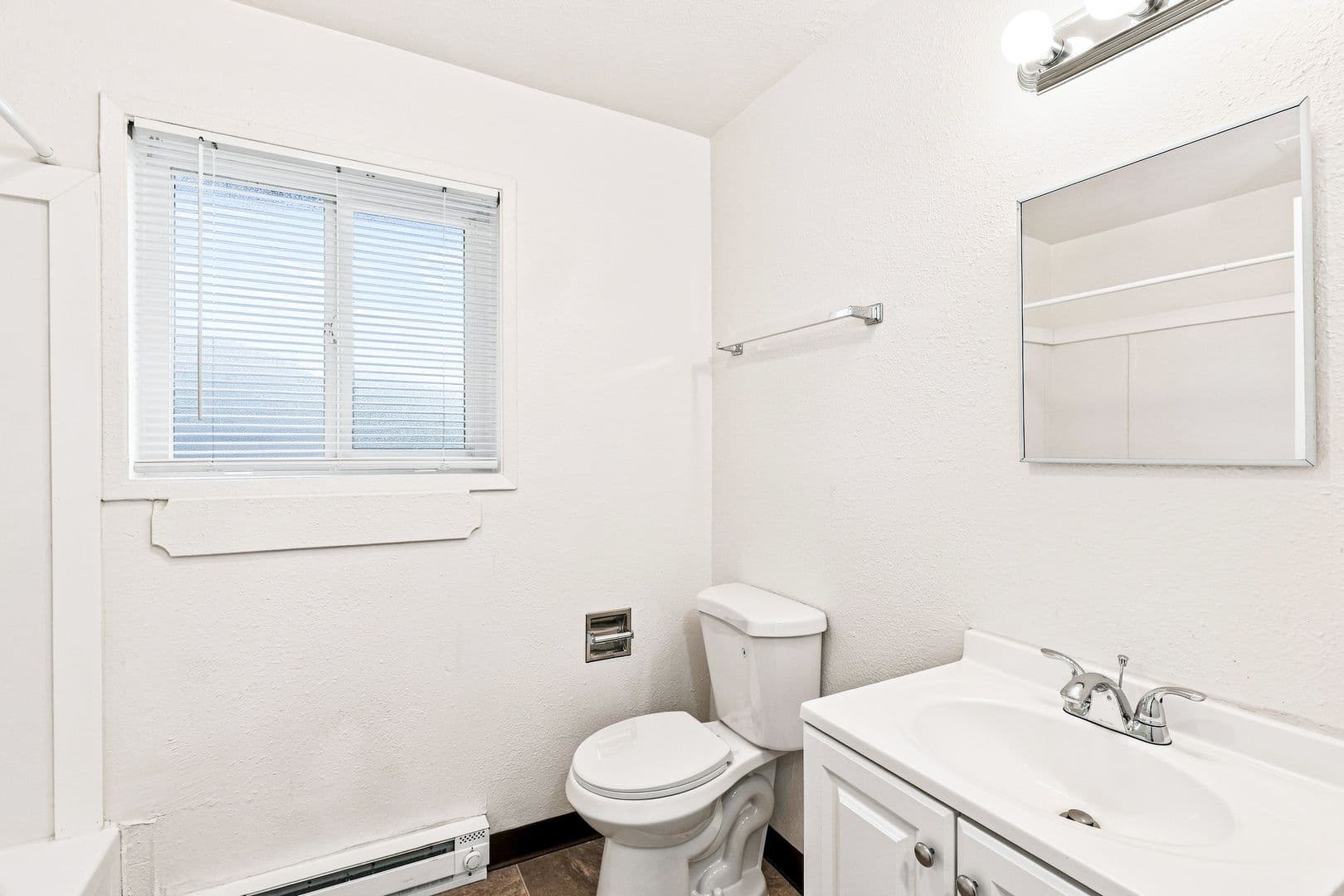 Salem Apartment: 2540 Broadway St NE