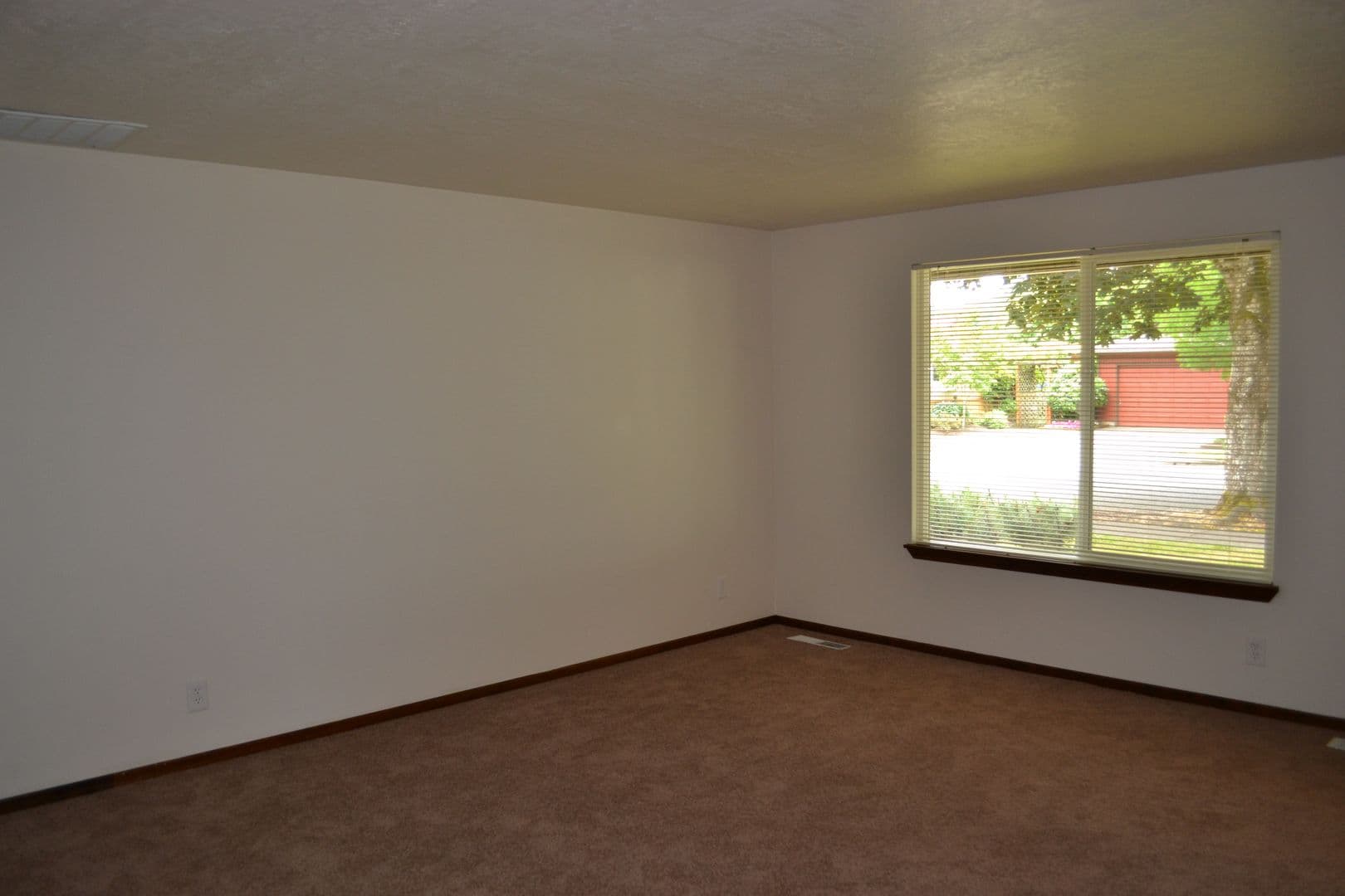 Salem House: 489 Wormwood St SE