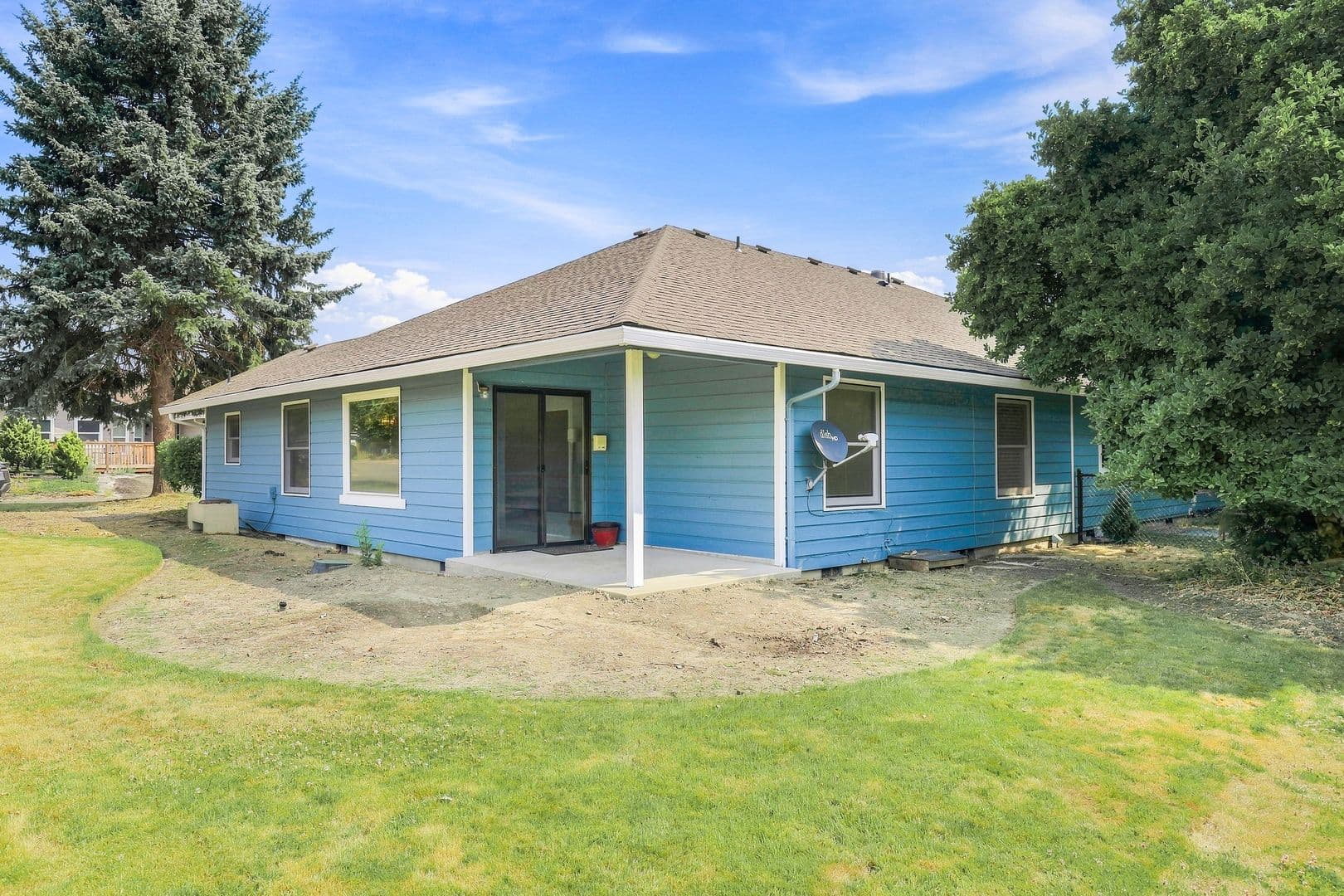 Monmouth House: 751 Catron St N