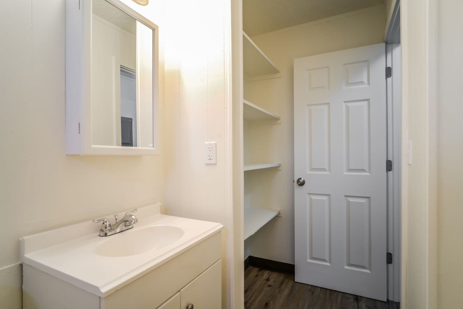Salem Apartment: 2540 Hyacinth St NE