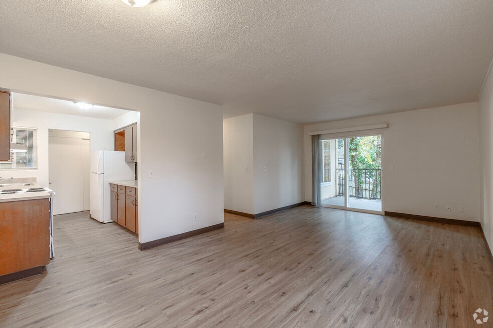 Salem Apartment: 4082 Commercial St. SE