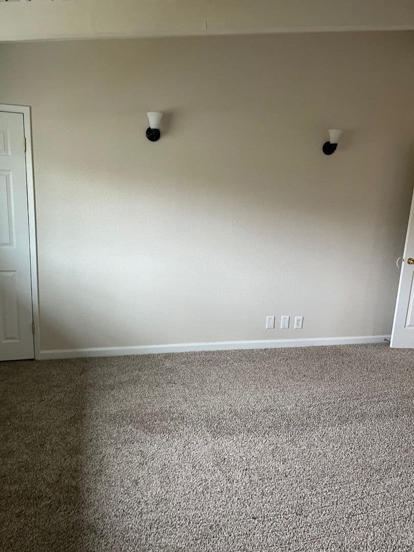 Salem Apartment: 2475-2497 Broadway Street NE 460-476 Locust Street NE