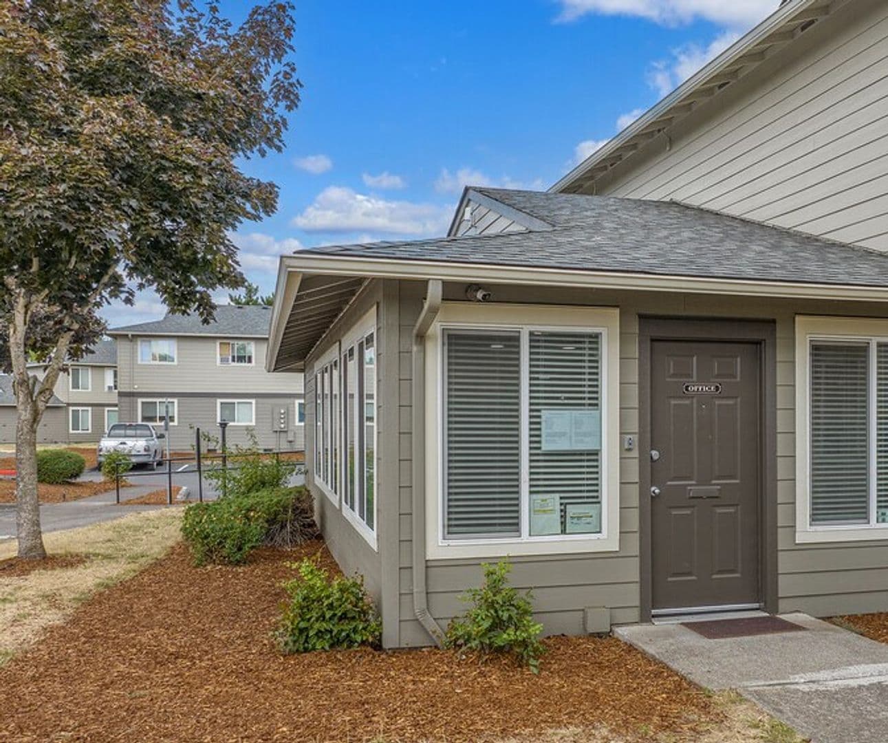 Salem Apartment: 3864 Sunnyview Road NE