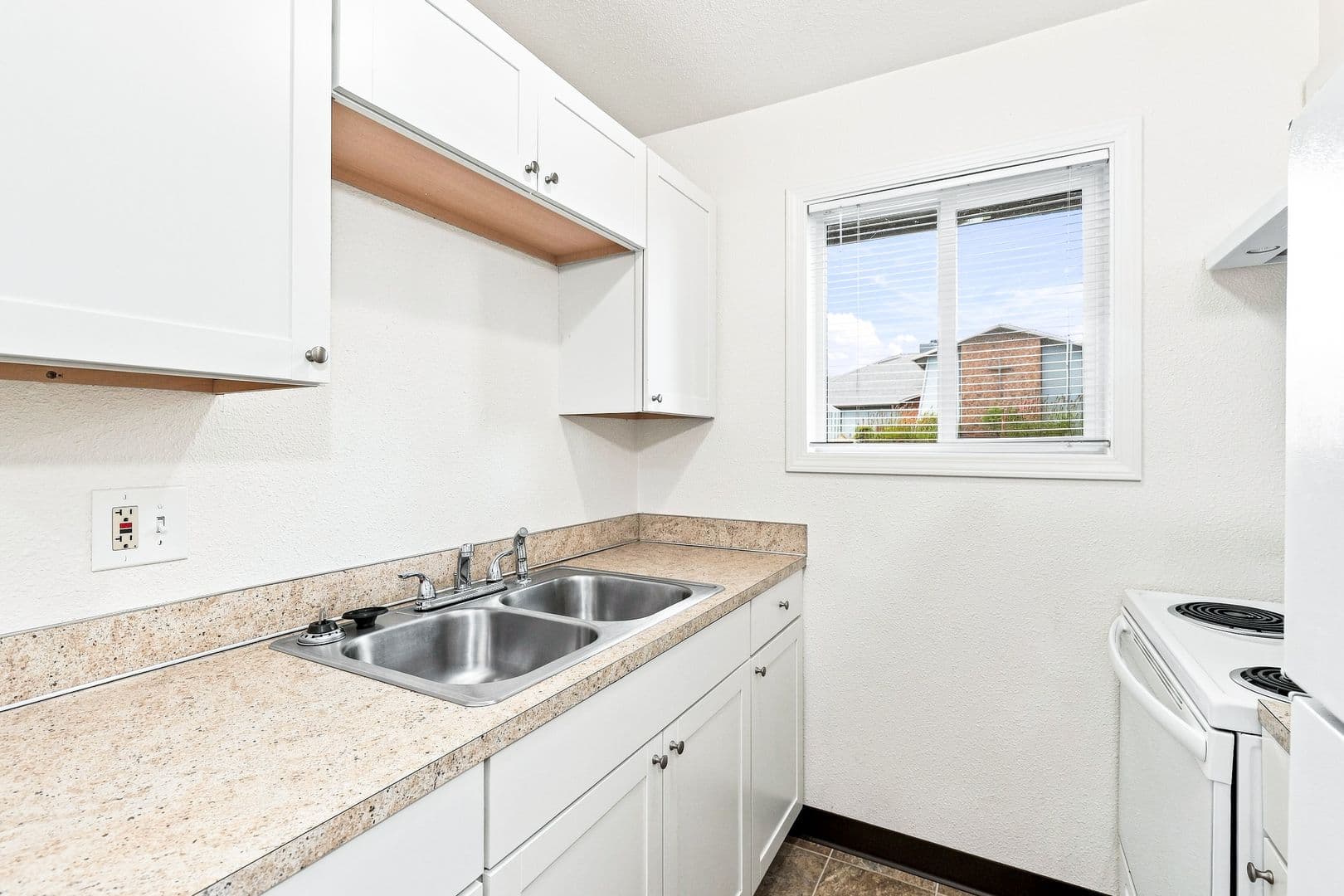 Salem Apartment: 2540 Broadway St NE