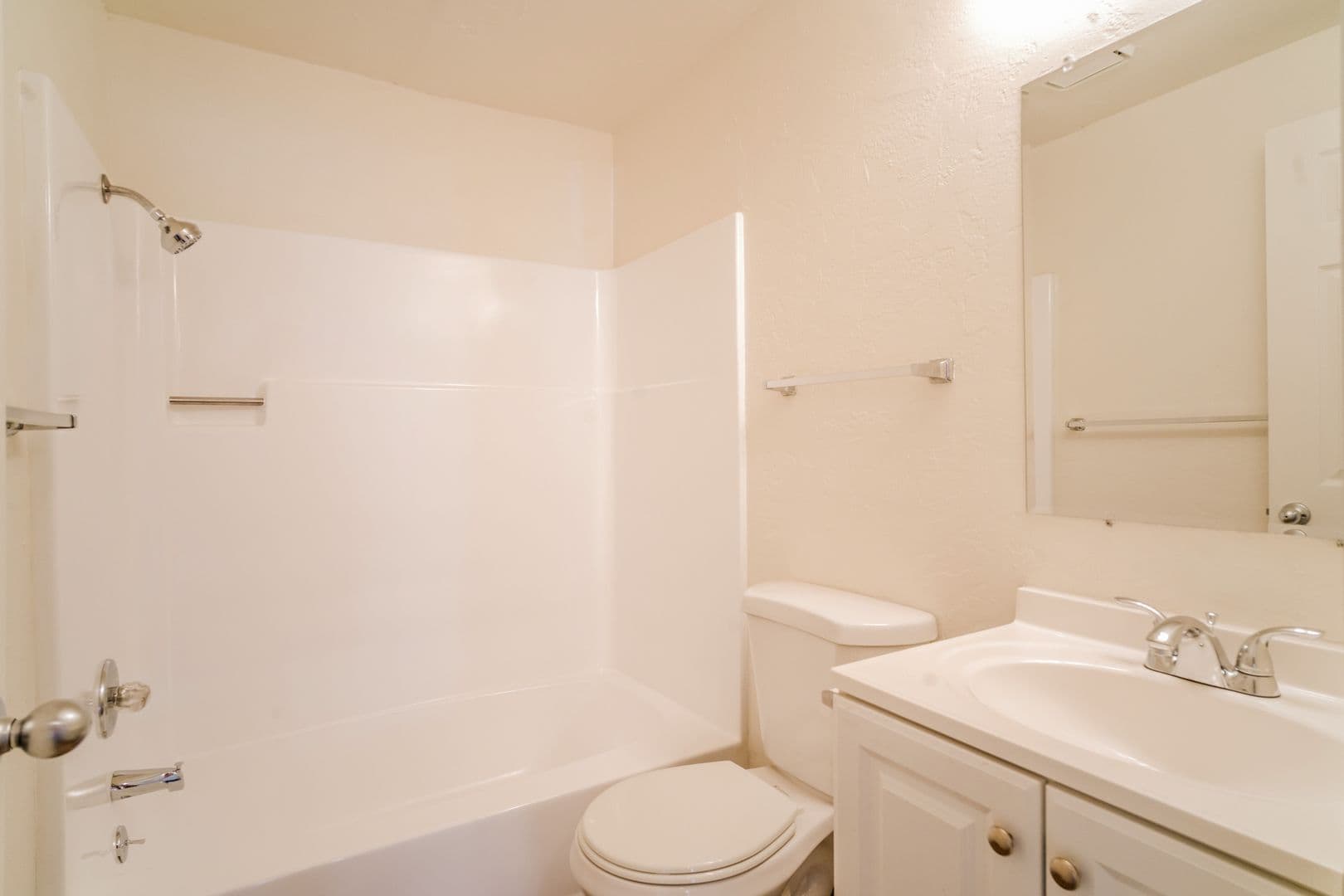 Salem Apartment: 3864 Sunnyview Road NE