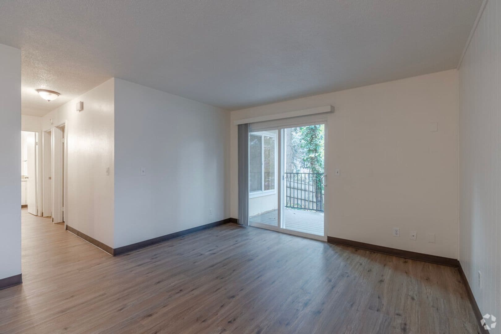 Salem Apartment: 4082 Commercial St. SE