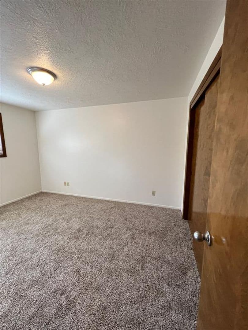 Salem Apartment: 605-611 19th St NE