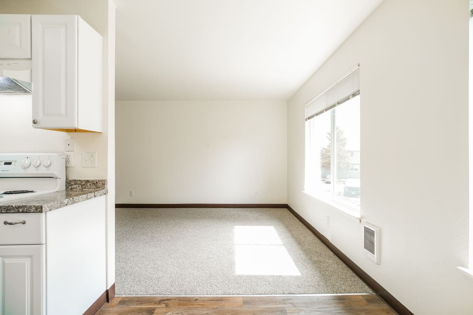 Salem Apartment: 3864 Sunnyview Road NE
