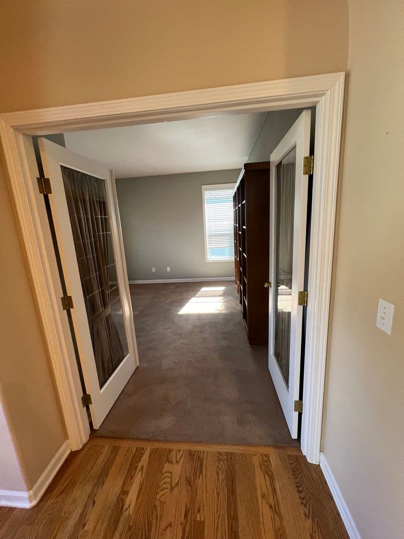 Salem House: 868 Hazeltine Ave SE