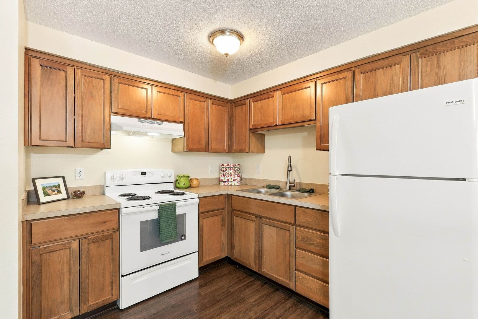 Salem Apartment: 1355-1365 4th Street NE