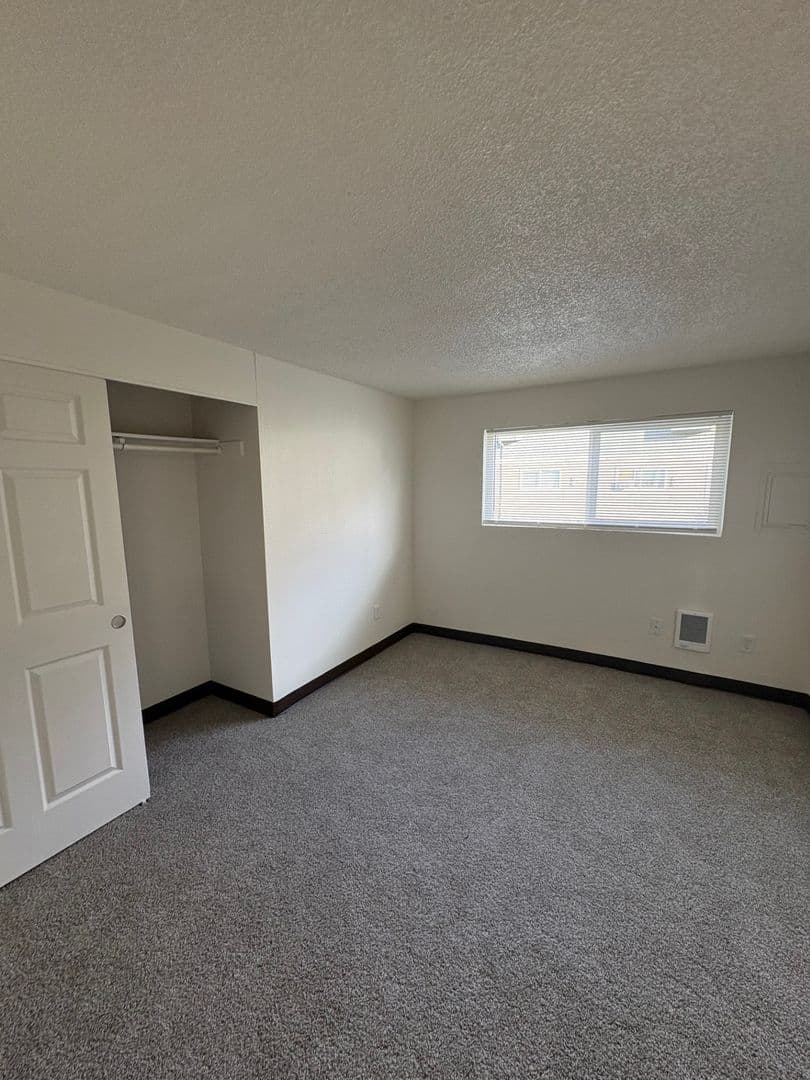 Salem Apartment: 1505 Brush College Road NW