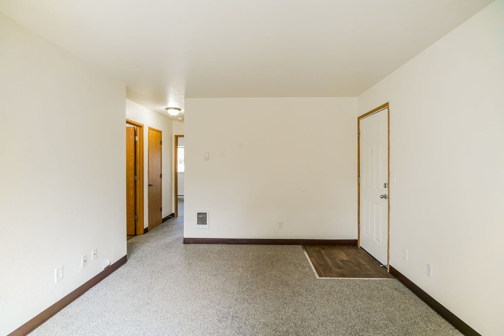 Salem Apartment: 3864 Sunnyview Road NE