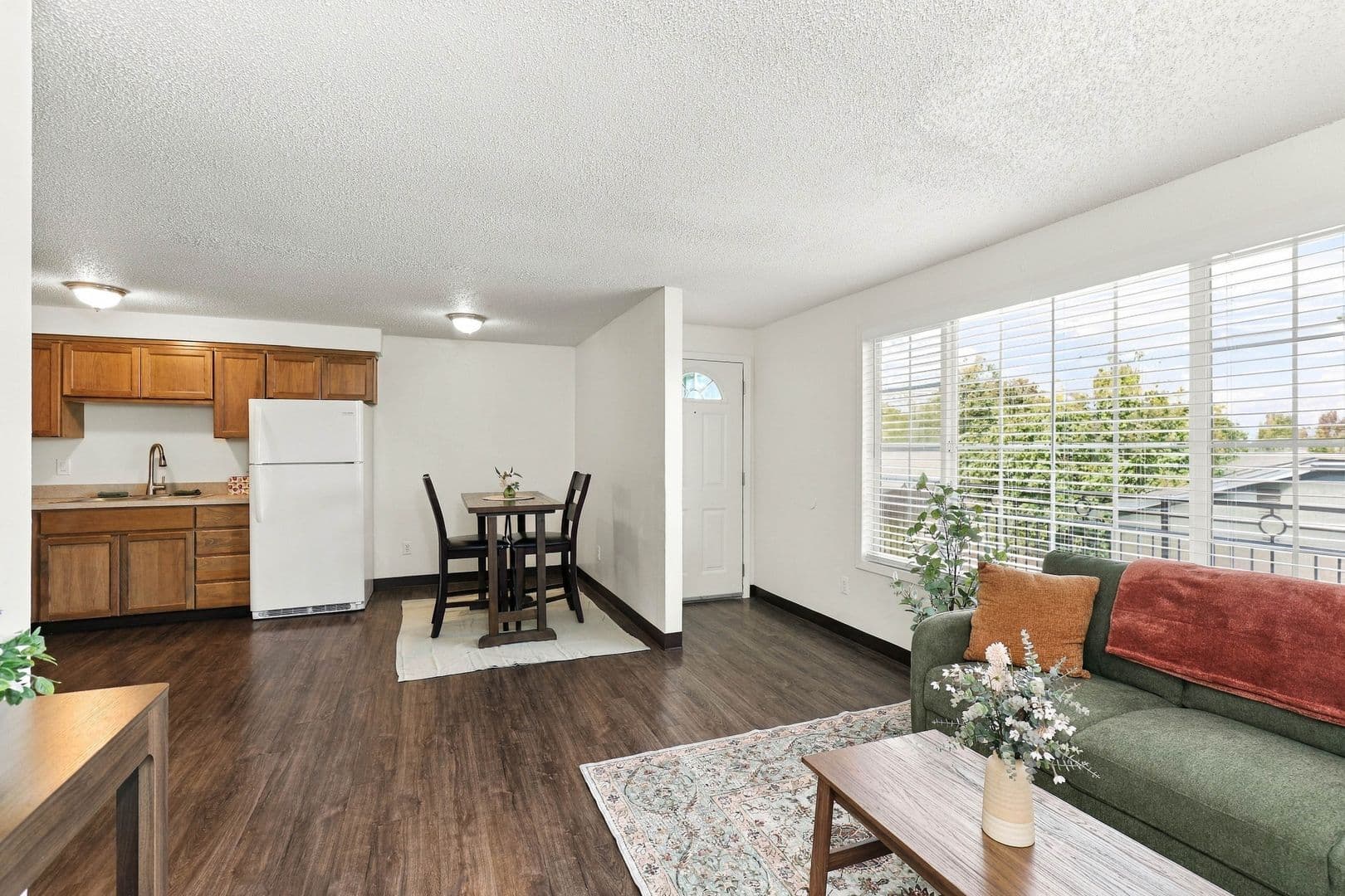 Salem Apartment: 1355-1365 4th Street NE